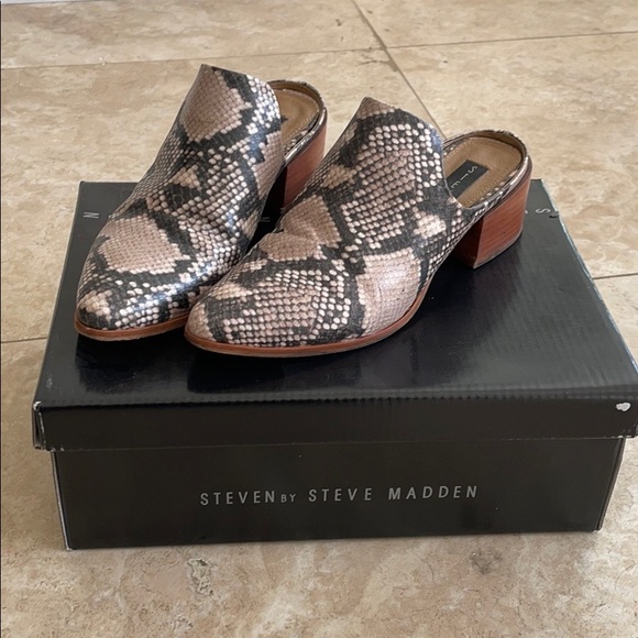 Shoes - Steve Madden